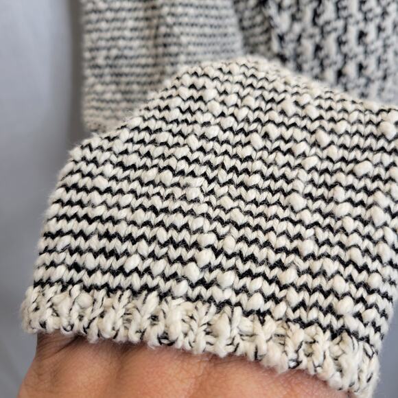 Design Lab Black and Ivory V-Neck Boucle Style Sweater, M - Picture 3 of 7